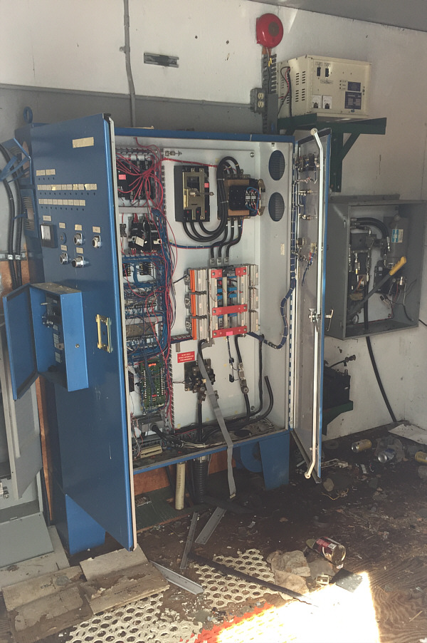 So what happens if I push that big yellow lever on the right??