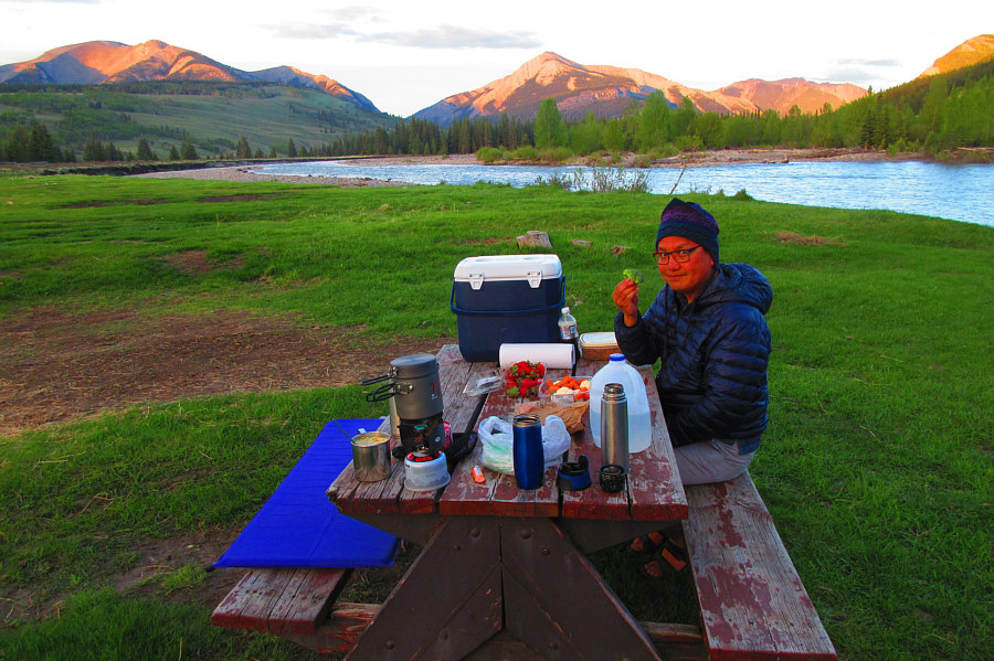 Watch your step around here--lotsa goose and horse poop!