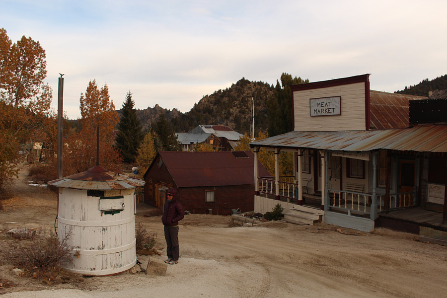 Apparently, there used to be a miniature barroom scene inside the vat, but it has been stolen or destroyed by vandals.