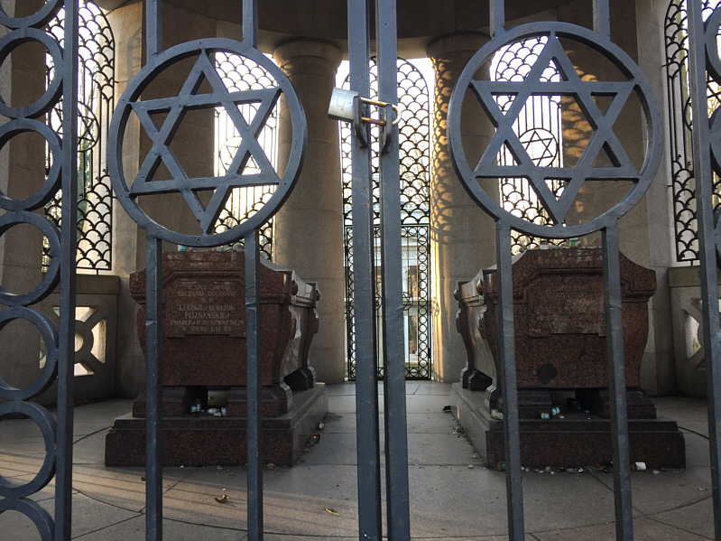 A good resting place for Dracula--no crosses!