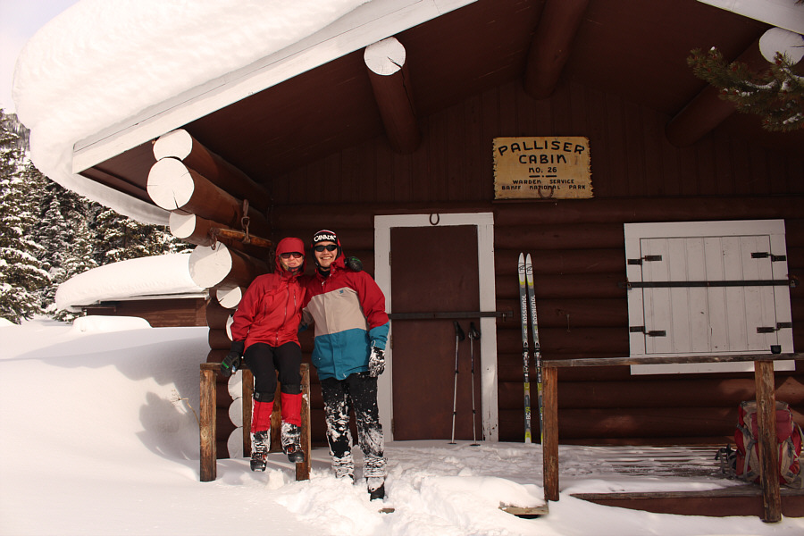 How can you tell that the snow is deep here??