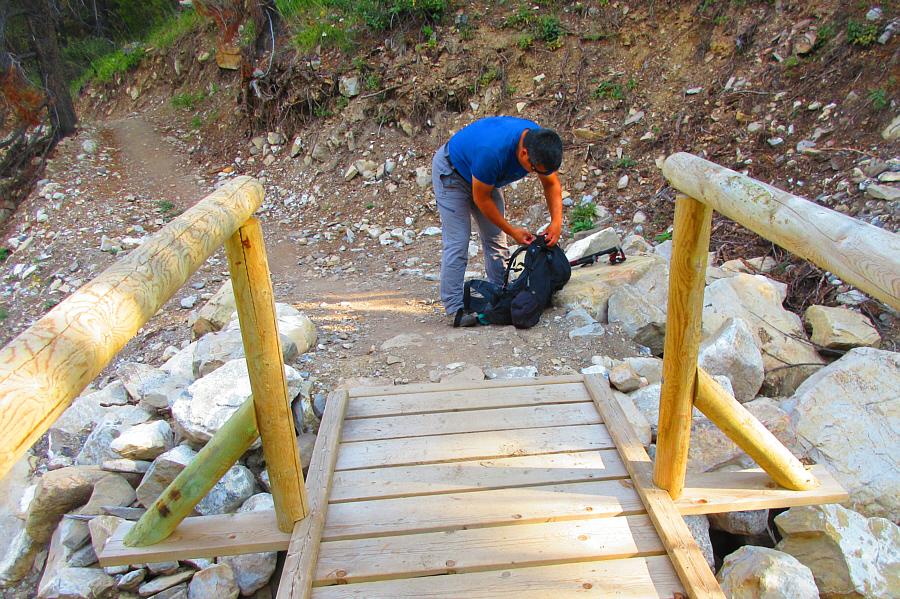 I built a cairn at the start of the trail to Red Ridge.