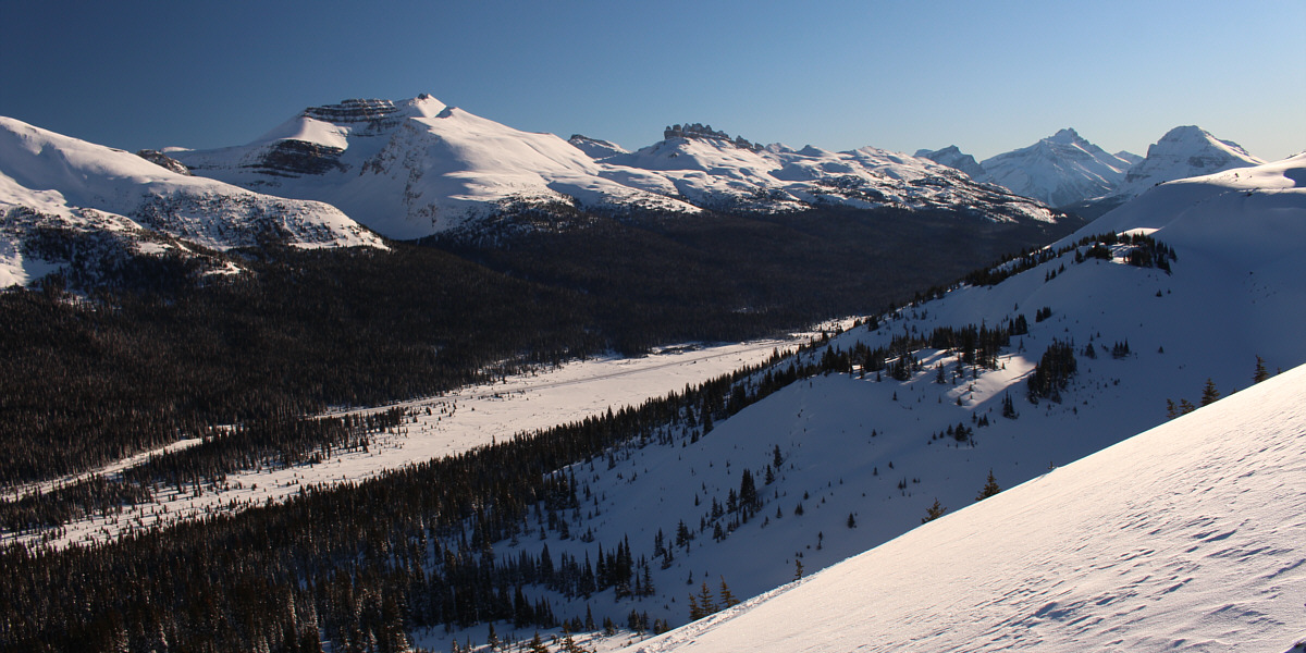 Lotsa good skiing on the opposite side of the valley...