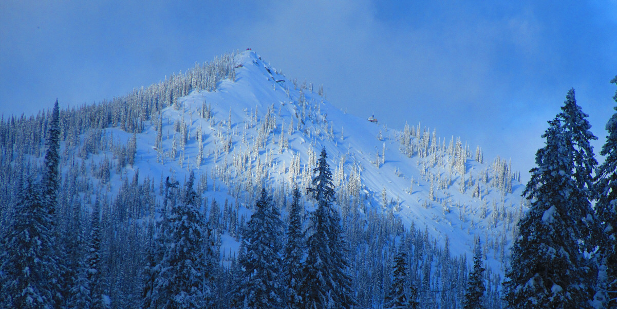 The forbidden slope on this side sure looks tempting to ski, doesn't it?