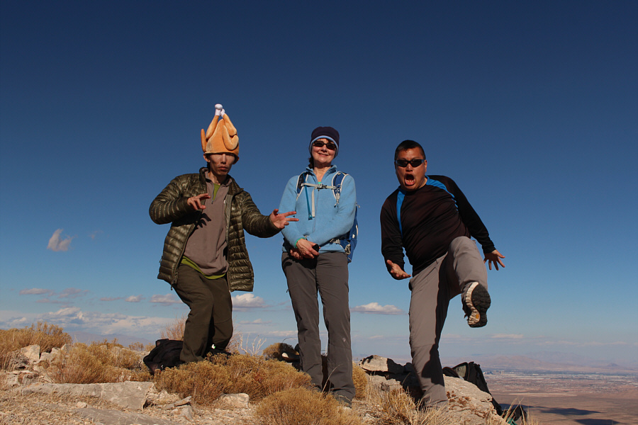 I'm kicking ass while Shin is employing some Jedi turkey tricks. Dinah is acting like she doesn't know us...