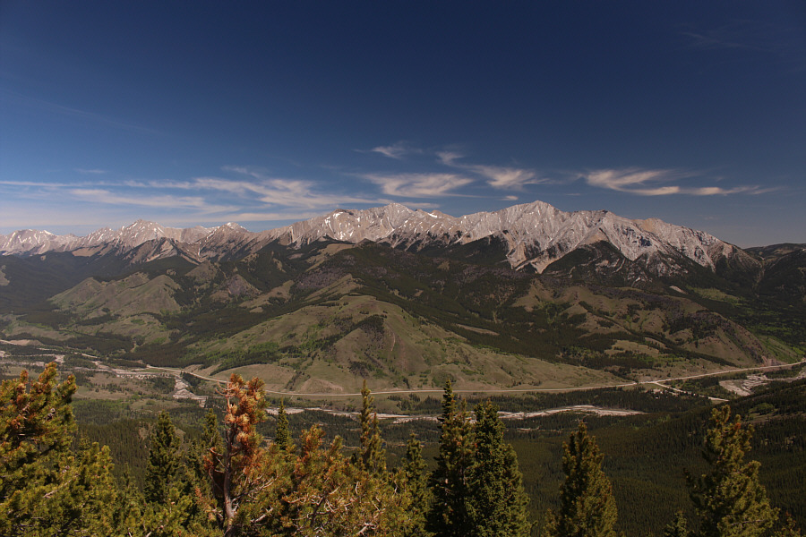 Hard to tell in this photo, but Highwood Junction is jam-packed with cars!