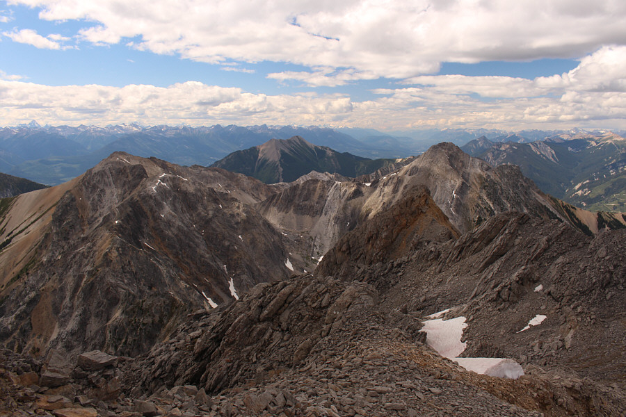 If you have a keen eye, you can also spot Mount Sir Donald on the horizon at far left.