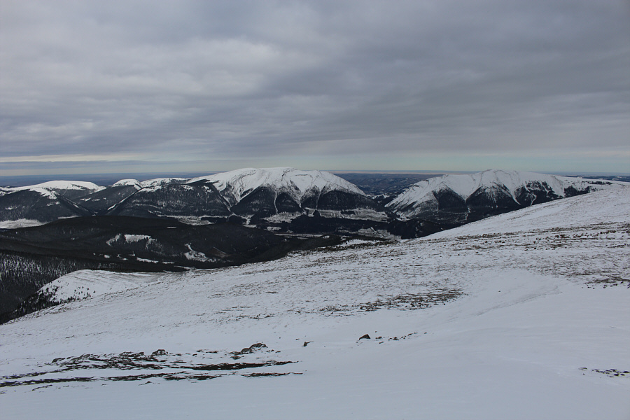 Monola Peak's northeast ridge looks enticing, doesn't it?
