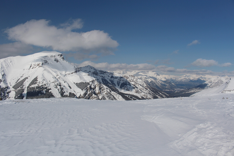 If you have a really sharp eye, you might also be able to spot a small chunk of Lake Minnewanka in this photo!