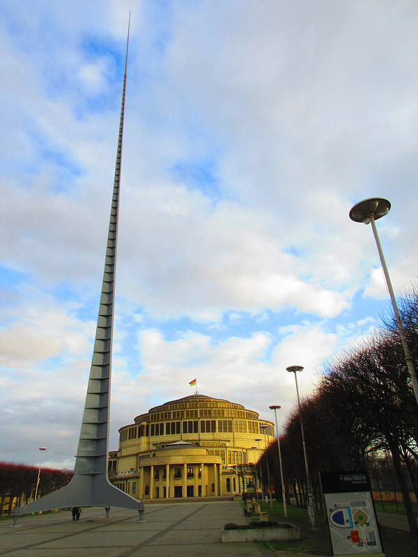 A very difficult structure to photograph!