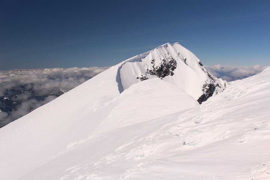 Mind the cornices!