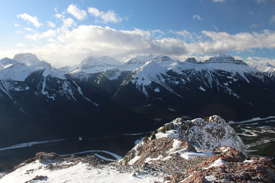 Some subsidiary summits in the photo are intriguing to me...