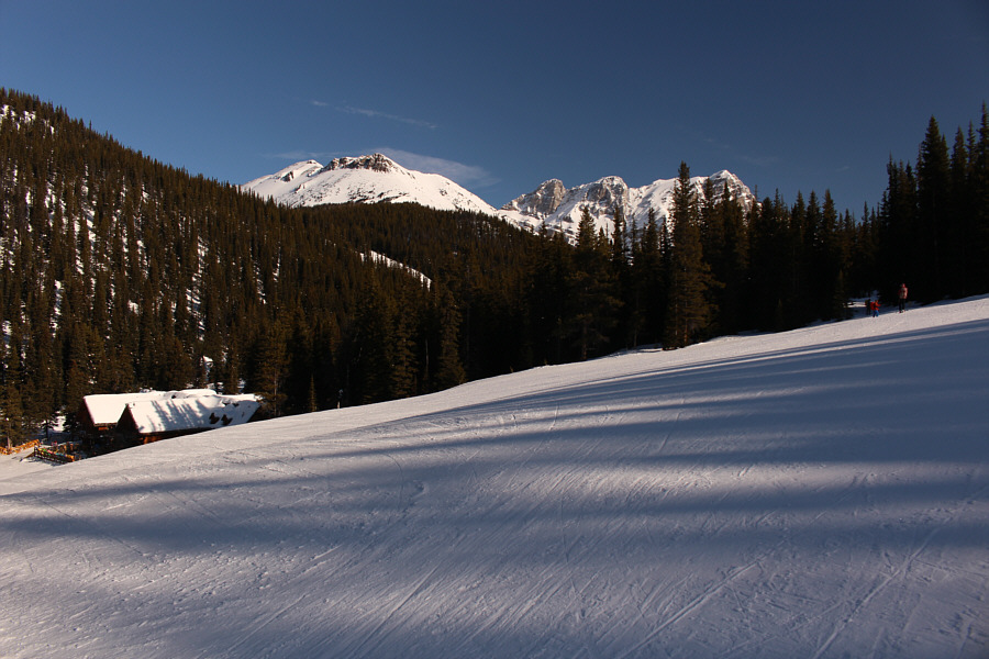 It's so much more pleasant here without the throng of downhill skiers!