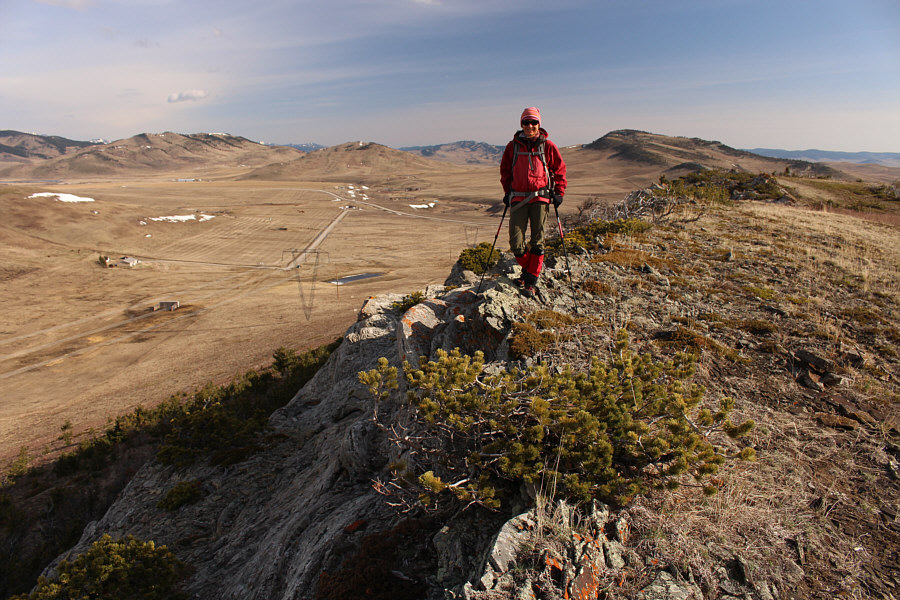 The panoramic views from here are actually better than from the true summit.