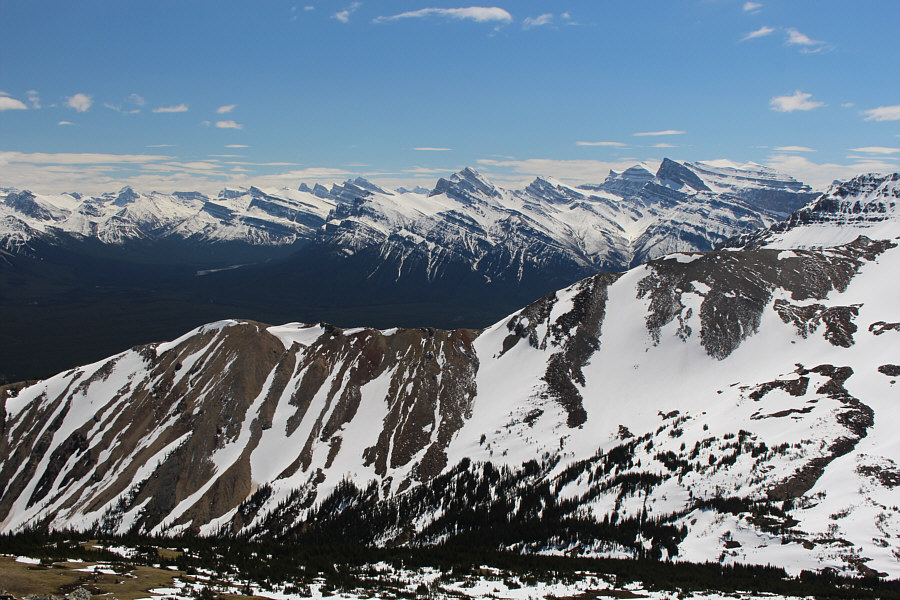 Lotsa interesting mountains to explore here!