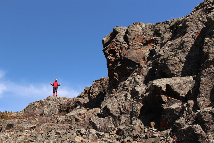 Scramblers may choose to tackle these rocks directly if they like.