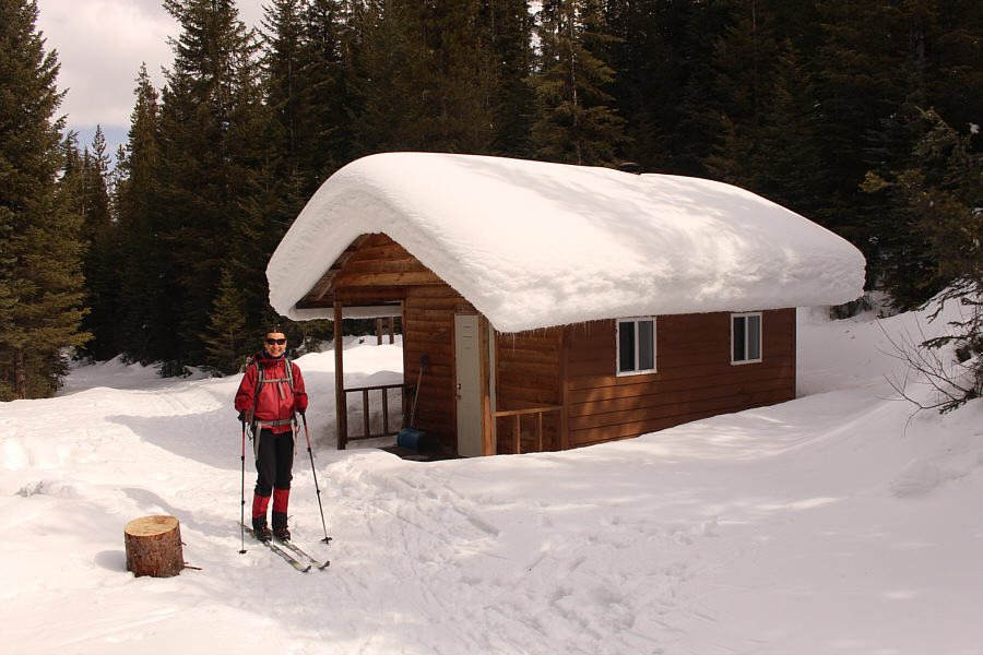 Lotsa interesting things to read inside the hut!