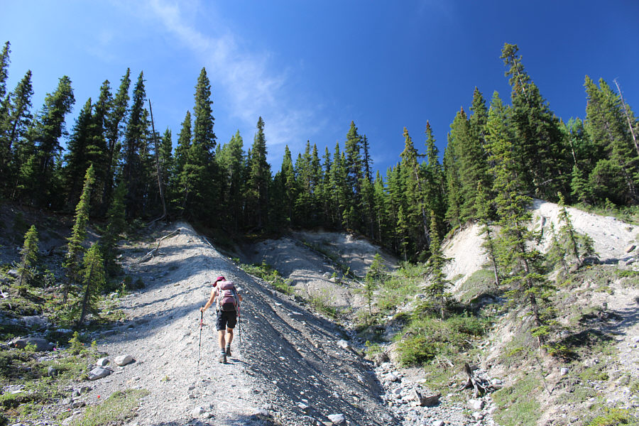 This is probably the most obvious way to gain the ridge.