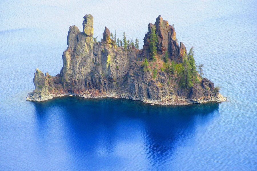 Wait, I think I see Tom Hanks and Wilson!