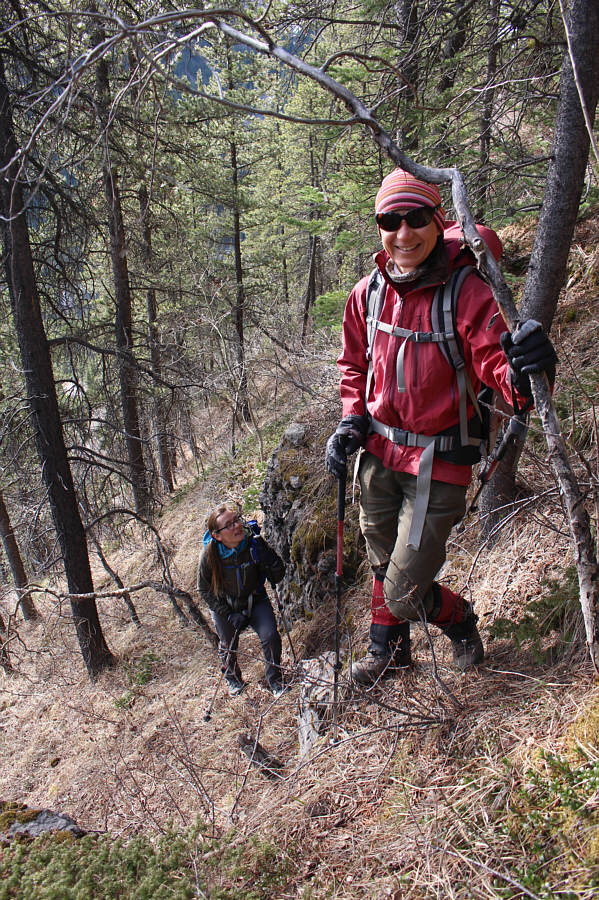 The weird perspective makes Aga look like a miniature person beside giant Zosia!