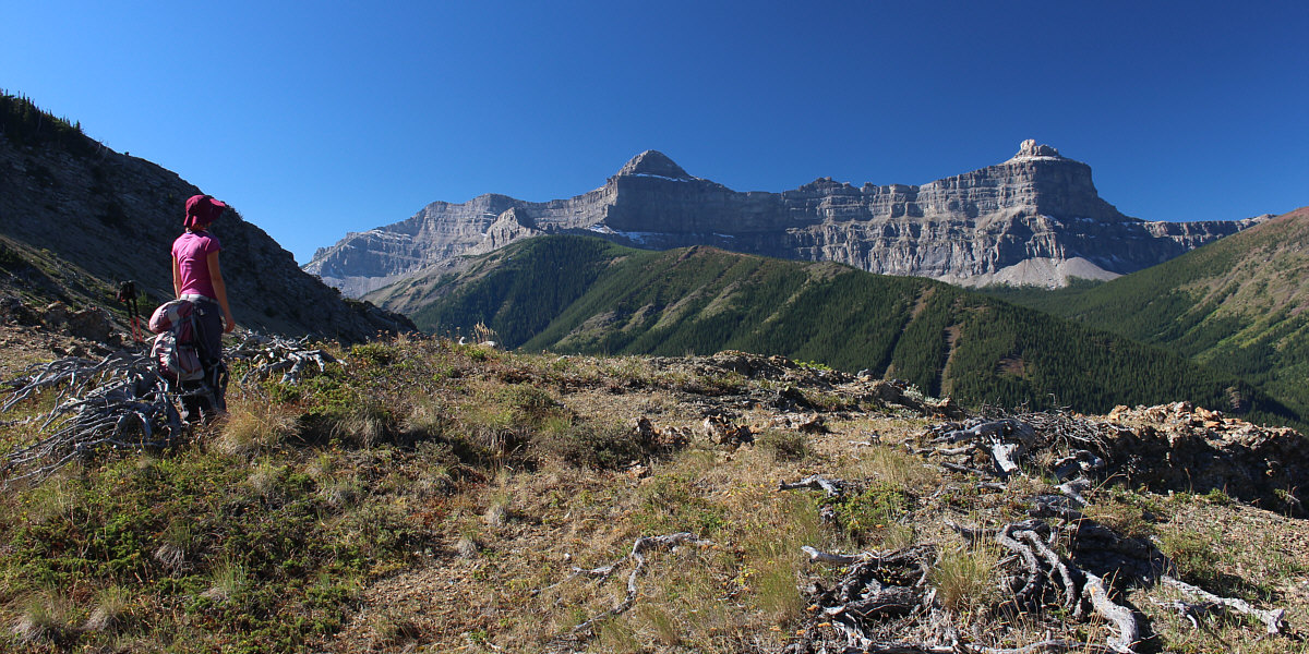 That ridge in the foreground also looks enticing...