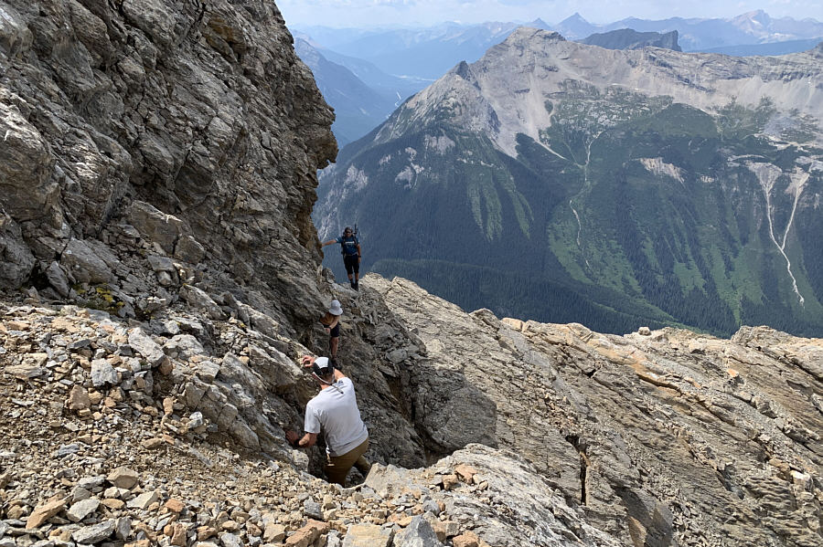 Fairly easy when dry, the crux would be far more difficult if snow or ice were present.