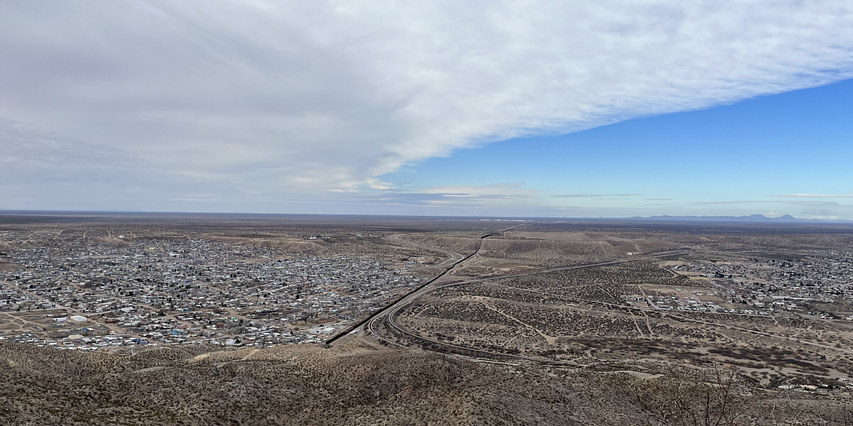 It's odd that the wall doesn't extend over the southern flank of Sierra de Cristo Rey.