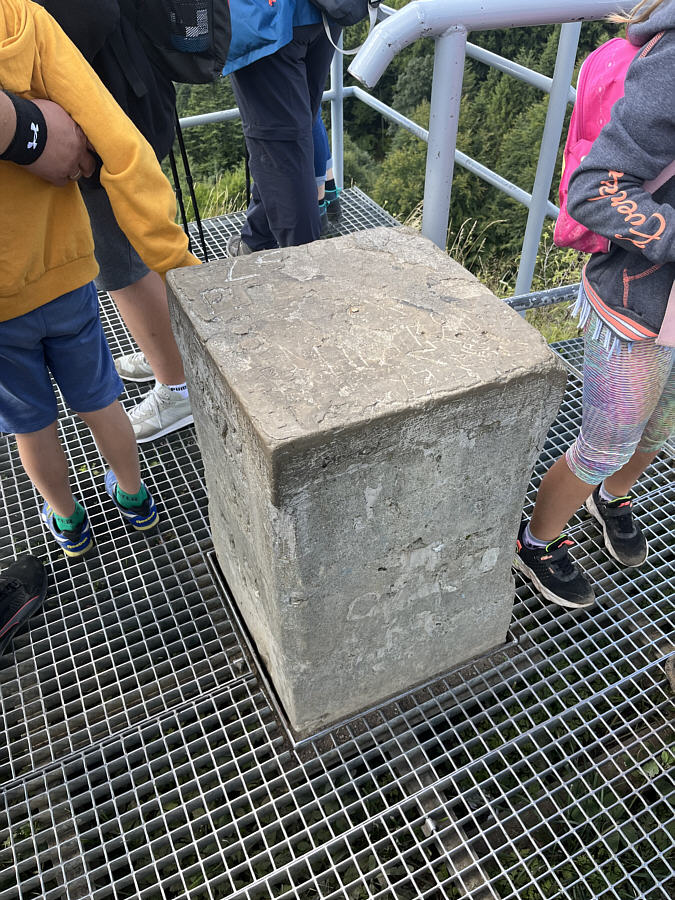 I'm surprised no one was sitting on this and eating a leisurely lunch!