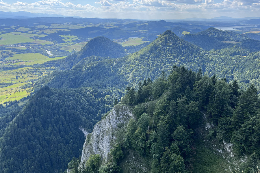 All these features are on the Polish side of the border.