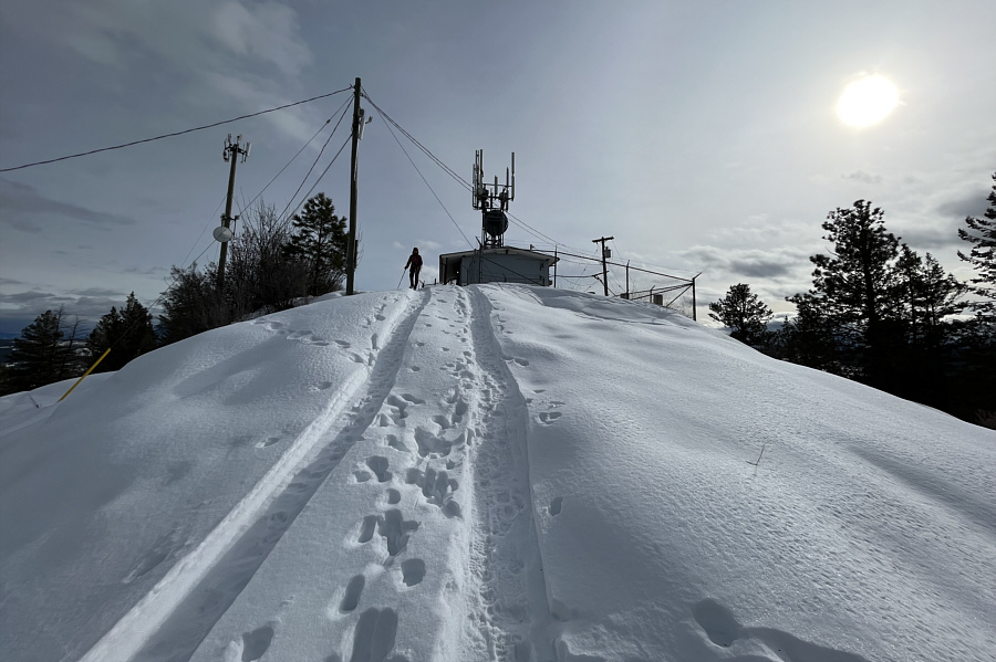 I didn't check to see if there was free Wi-Fi.