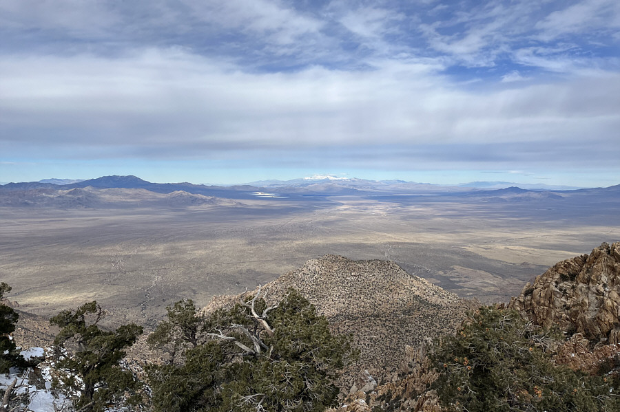 Las Vegas should be somewhere to the right behind the low black ridge.