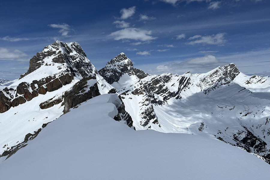 Andrew Nugara calls the closer peak at left "OX"!