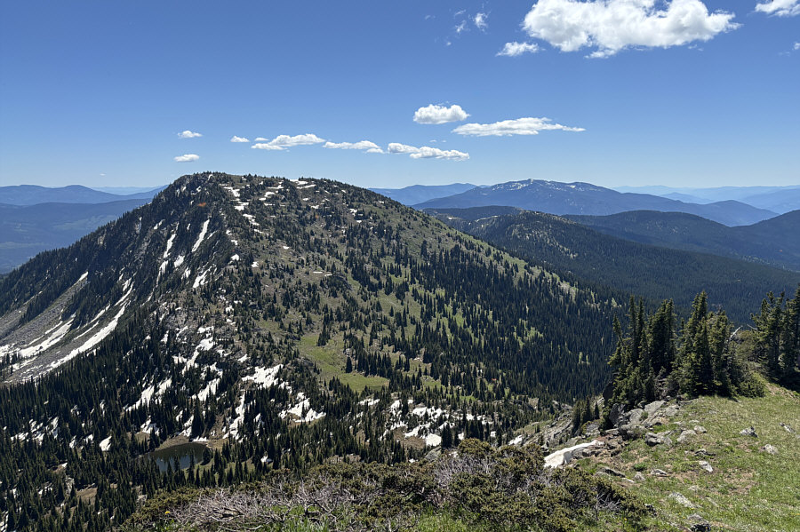 Mount Gladstone had more distance and elevation gain and took more time, but oddly, Mount Faith felt like a much longer trip!