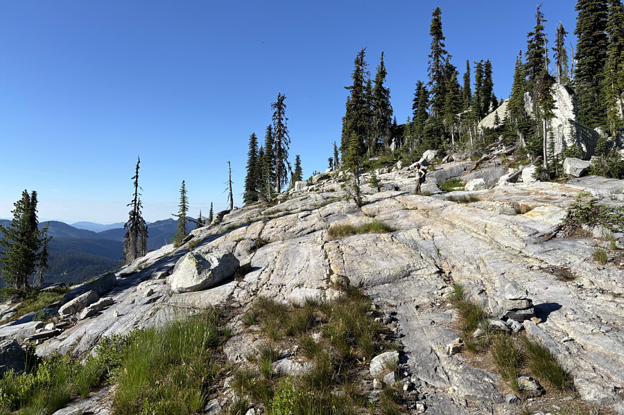 Some tricky route-finding among the boulders up ahead...