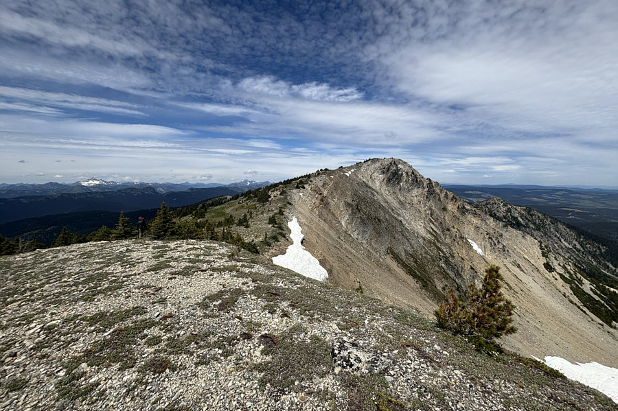 This would also be an easy ski traverse.