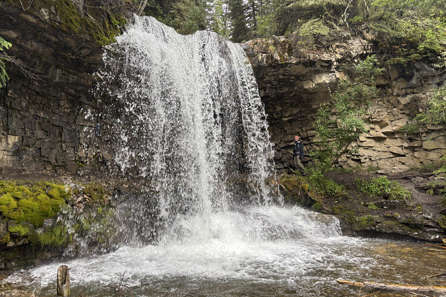 People have to wait their turn to get their perfect Instagram photos here!