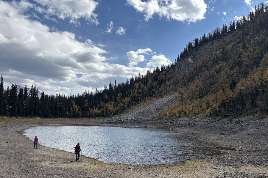 The lake was surprisingly not as busy as I was expecting considering how many cars were at the trailhead.
