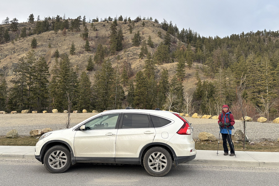 We parked on the street because we were worried that the gate to the parking lot would be closed at dusk (it wasn't).
