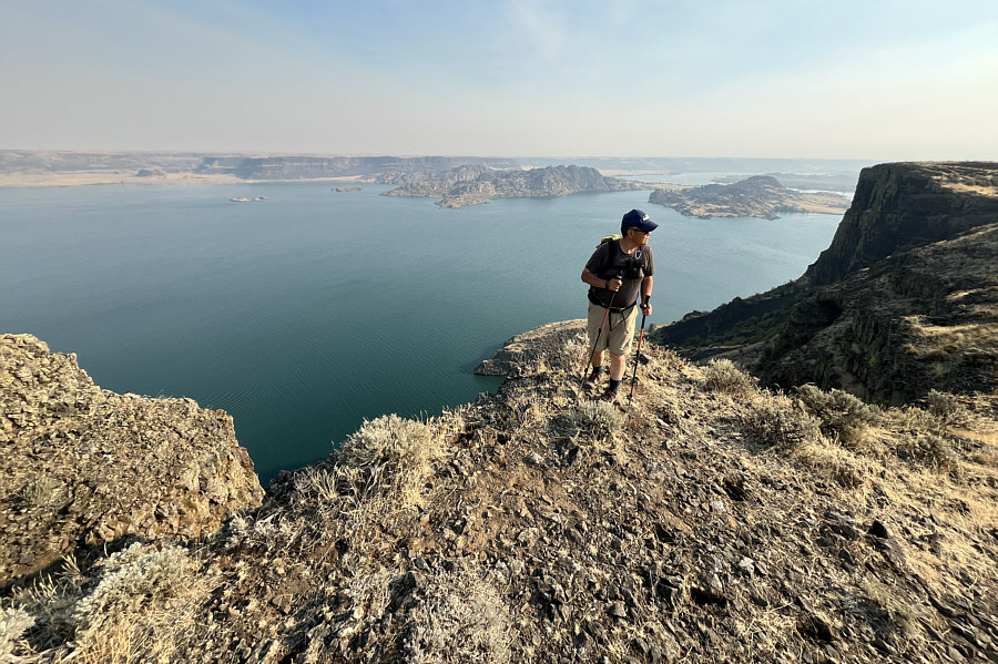 Some of those rocks in the distance might be fun to scramble...